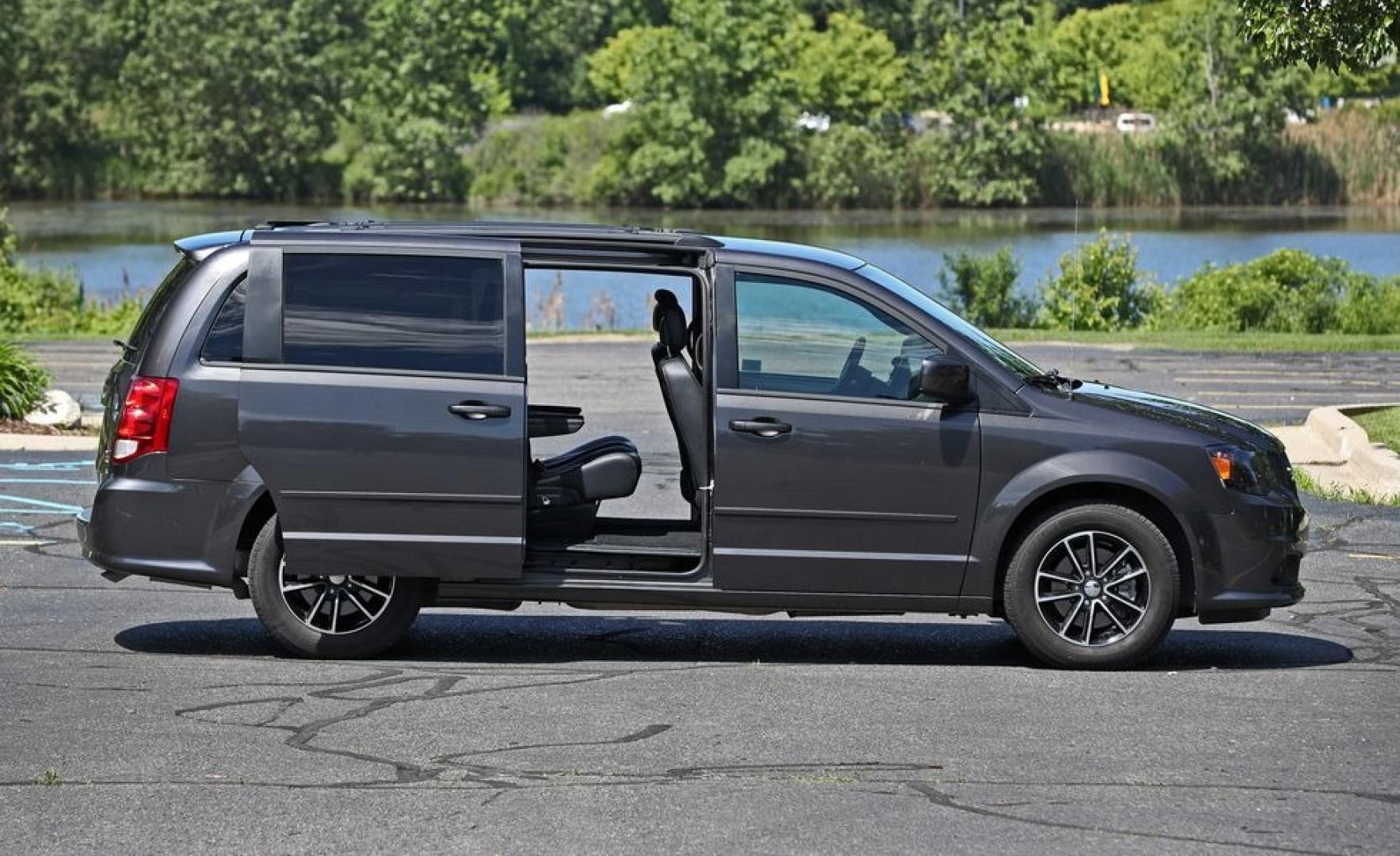 2017 Silver /Black Dodge Grand Caravan GT (2C4RDGEG0HR) with an 3.6L V6 DOHC 24V engine, 6A transmission, located at 3160 South Valley View Blvd, Las Vegas, NV, 89146, (888) 750-6845, 36.132458, -115.190247 - The 2017 Dodge Grand Caravan is all about transporting a bunch of people at an affordable price. This seven-passenger minivan undercuts its least expensive competitor by thousands of dollars when new. Even when loaded to the hilt with options, the price tag doesn't come close to its high-rent rivals - Photo#5