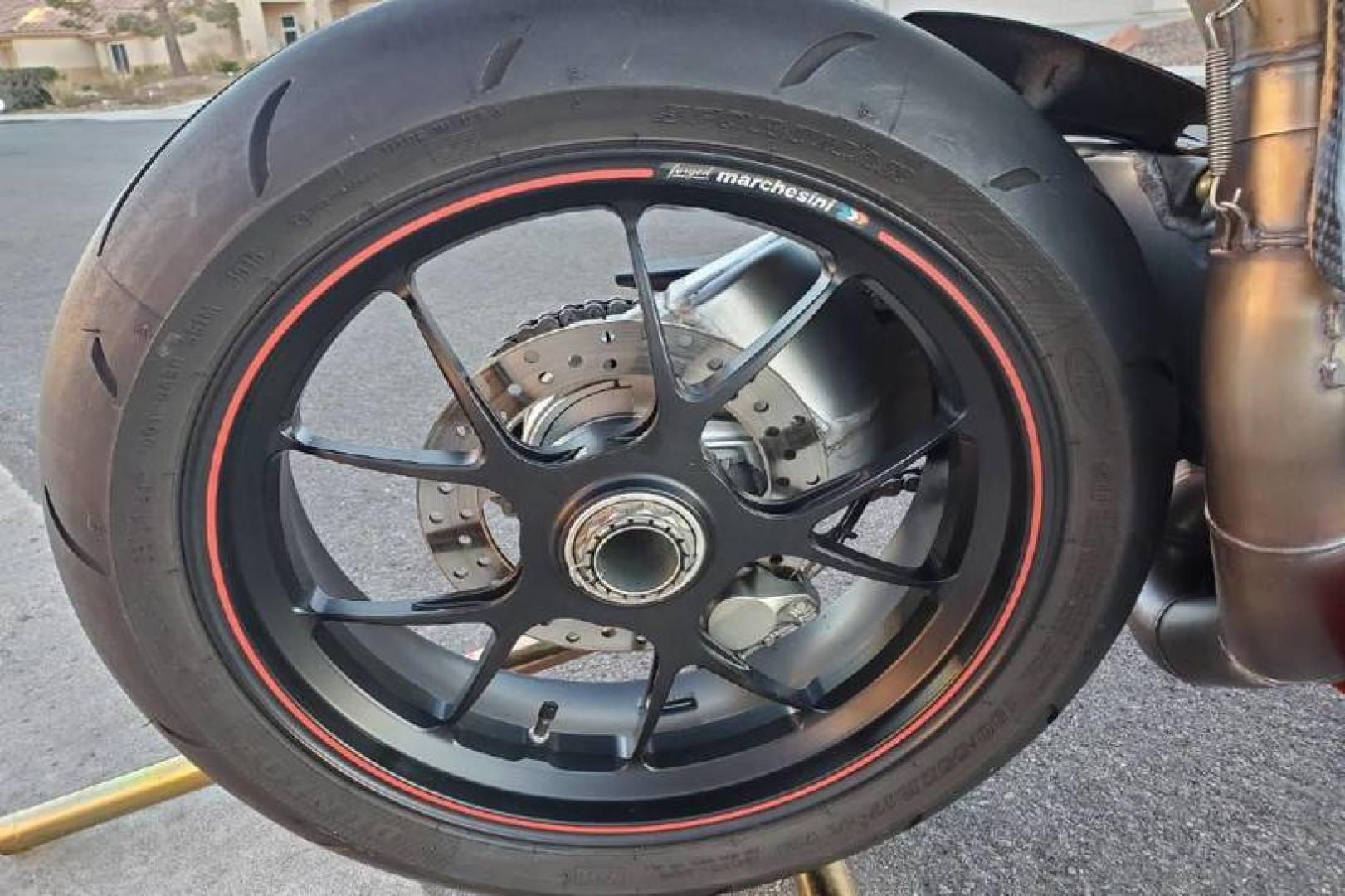 2008 Ducati 1099 S S (ZDM1XBEW18B) with an 1,098 cc L twin engine, Six-Speed Dry Clutch transmission, located at 3160 South Valley View Blvd, Las Vegas, NV, 89146, (888) 750-6845, 36.132458, -115.190247 - The Ducati 1098S boasts some gorgeous bodywork and slick design cues, but its real masterpiece lies beneath those pretty plastic panels. Underneath is a tubular steel trellis frame optimized for stiffness, and an L-twin engine produces 160 horsepower and 90.4 lb-ft of torque, routing exhaust fumes t - Photo#8