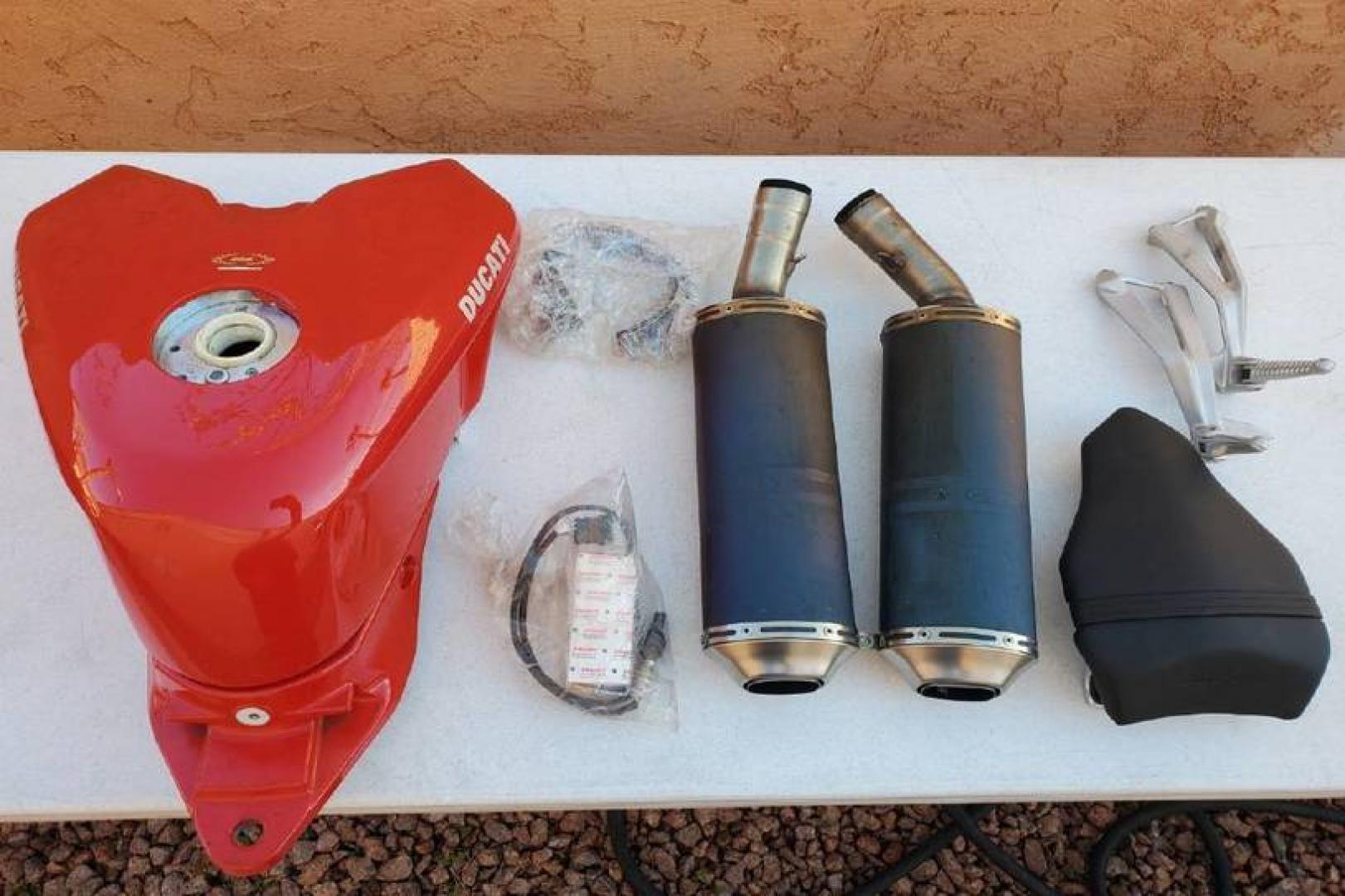 2008 Ducati 1099 S S (ZDM1XBEW18B) with an 1,098 cc L twin engine, Six-Speed Dry Clutch transmission, located at 3160 South Valley View Blvd, Las Vegas, NV, 89146, (888) 750-6845, 36.132458, -115.190247 - The Ducati 1098S boasts some gorgeous bodywork and slick design cues, but its real masterpiece lies beneath those pretty plastic panels. Underneath is a tubular steel trellis frame optimized for stiffness, and an L-twin engine produces 160 horsepower and 90.4 lb-ft of torque, routing exhaust fumes t - Photo#15