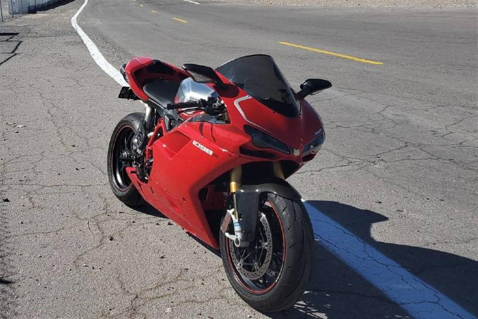 2008 Ducati 1099 S S (ZDM1XBEW18B) with an 1,098 cc L twin engine, Six-Speed Dry Clutch transmission, located at 3160 South Valley View Blvd, Las Vegas, NV, 89146, (888) 750-6845, 36.132458, -115.190247 - The Ducati 1098S boasts some gorgeous bodywork and slick design cues, but its real masterpiece lies beneath those pretty plastic panels. Underneath is a tubular steel trellis frame optimized for stiffness, and an L-twin engine produces 160 horsepower and 90.4 lb-ft of torque, routing exhaust fumes t - Photo#4