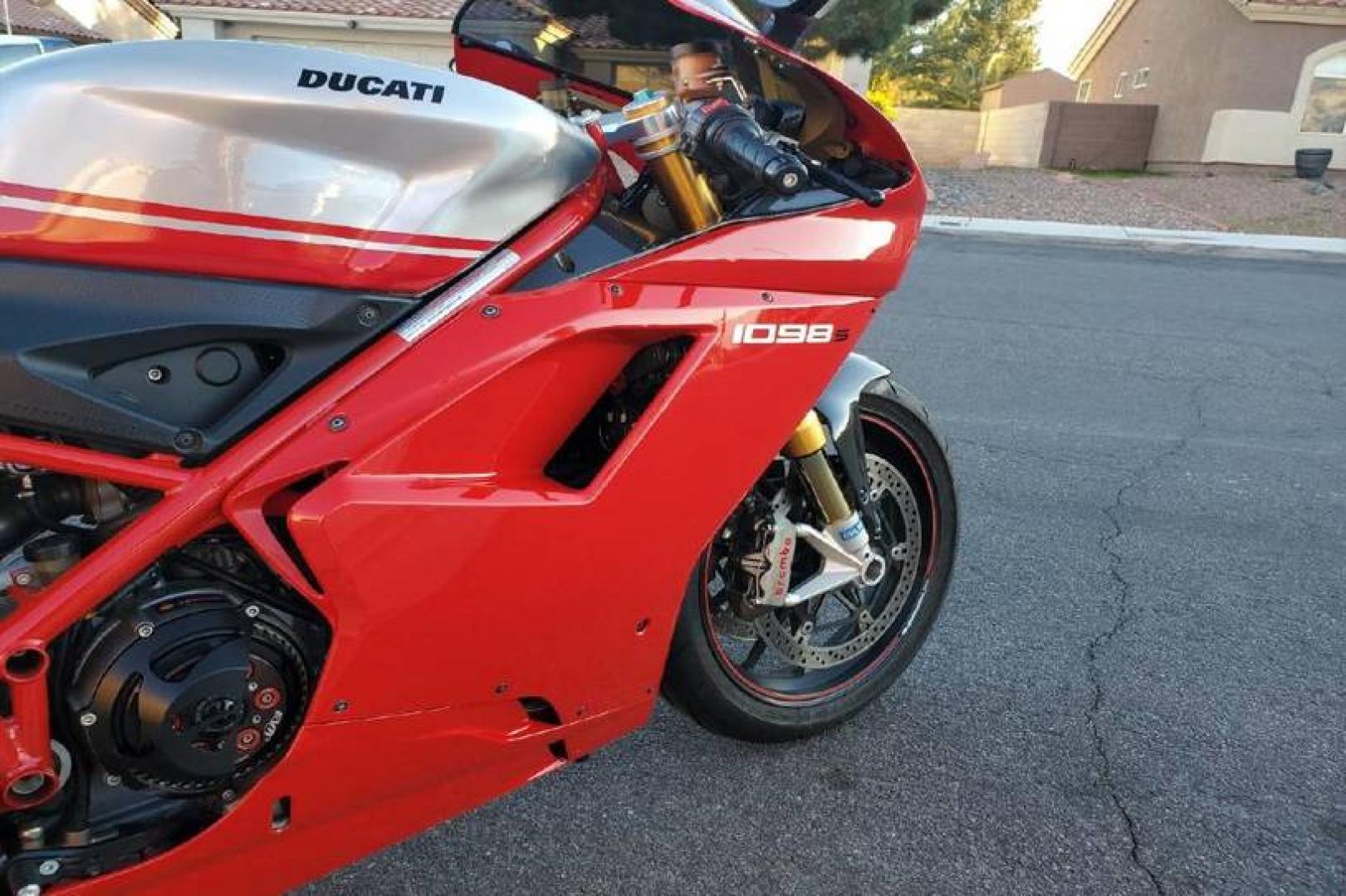 2008 Ducati 1099 S S (ZDM1XBEW18B) with an 1,098 cc L twin engine, Six-Speed Dry Clutch transmission, located at 3160 South Valley View Blvd, Las Vegas, NV, 89146, (888) 750-6845, 36.132458, -115.190247 - The Ducati 1098S boasts some gorgeous bodywork and slick design cues, but its real masterpiece lies beneath those pretty plastic panels. Underneath is a tubular steel trellis frame optimized for stiffness, and an L-twin engine produces 160 horsepower and 90.4 lb-ft of torque, routing exhaust fumes t - Photo#5